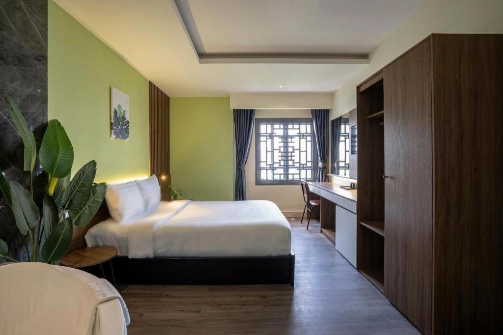 Hotel La Phan Huy Ich 3*