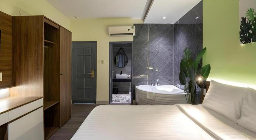 Khách sạn La Phan Huy Ich 3*